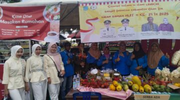 HUT Ke-21 Ogan Ilir, Ketua DPD UMKM Rakyat Indonesia Kabupaten Ogan Ilir Badriah, Perkenalkan Produk Lokal Stand UMKM Rakyat