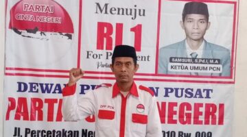 PCN Tetapkan Arah Perjuangan Menuju 2029 dengan Mendorong Samsuri sebagai Calon PresidenJakarta, 27 April 2025 — Dewan Pimpinan Pusat Partai Cinta Negeri (DPP PCN) secara resmi menetapkan Ketua Umum Partai Cinta Negeri, Samsuri, S.Pd.I, M.A, sebagai Calon Presiden Republik Indonesia untuk Pemilihan Umum Presiden tahun 2029. Deklarasi tersebut disampaikan dalam sebuah acara resmi yang diselenggarakan pada hari Minggu, 27 April 2025, bertempat di Ruang Pertemuan DPP Partai Cinta Negeri, Jalan Percetakan Negara IV No.1, RT 010 RW 009, Kelurahan Johar Baru, Kecamatan Johar Baru, Jakarta Pusat, dimulai pukul 14.00 WIB hingga selesai.  Deklarasi yang disampaikan secara terbuka kepada publik ini dibacakan langsung oleh Ketua Bidang Litbang DPP PCN, Suwarno, di hadapan jajaran pengurus pusat, wilayah, daerah, cabang, ranting, simpatisan, relawan, dan tamu undangan lainnya. Dalam momen bersejarah itu, Partai Cinta Negeri memberikan kepercayaan dan kewenangan penuh kepada Ketua Umum Samsuri untuk menentukan sendiri calon wakil presiden yang akan mendampinginya dalam kontestasi nasional mendatang.  Acara deklarasi dimulai dengan pembukaan dan pembacaan doa bersama sebagai bentuk syukur dan harapan agar perjuangan politik yang sedang dirintis mendapat ridho dari Tuhan Yang Maha Esa. Setelah itu, seluruh peserta yang hadir menyanyikan Lagu Kebangsaan Indonesia Raya yang dilanjutkan dengan Mars Partai Cinta Negeri, sebagai simbol nasionalisme dan semangat perjuangan partai.  Ketua Umum Partai Cinta Negeri, Samsuri, S.Pd.I, M.A, menyampaikan sambutan resmi dalam kapasitasnya sebagai pimpinan partai sekaligus calon presiden yang diusung. Dalam sambutannya, Samsuri memaparkan latar belakang kehidupannya, perjalanan karir politik, serta komitmen terhadap perjuangan bangsa dan negara. Ia dikenal sebagai sosok yang berasal dari latar belakang pendidik dan aktivis sosial, dengan pengalaman panjang di dunia politik nasional.  Profil Samsuri, S.Pd.I, M.A  Nama Lengkap: Samsuri, S.Pd.I, M.A  Tempat, Tanggal Lahir: Cirebon, 27 April 1976  Agama: Islam  Status: Kawin  Pasangan: Wiwin  Anak: Ayu Siti Fatimah dan Muhammad Budiono Romadhon  Alamat Domisili: Jl. H. Nilam No.116, RT 05 RW 02, Kel. Mekarwangi, Kec. Cikarang Barat, Kab. Bekasi, Jawa Barat  Kontak WhatsApp: 0895-1735-8660  Riwayat Pendidikan  S1: STAIC Cirebon  S2: Institut Stiami Jakarta  Pekerjaan  Guru Mata Pelajaran Sejarah Indonesia di SMA Swasta Kab. Bekasi  Penghargaan: Sertifikasi Guru dan Dosen Tahun 2007  Karier Politik  Calon Wakil Bupati Cirebon (2008, melalui PDIP)  Calon Legislatif DPR RI (2014, melalui PKPI Dapil X Jawa Barat)  Ketua Umum Partai Cinta Negeri sejak 2019  Dideklarasikan sebagai Calon Presiden RI 2029  Visi dan Misi Partai Cinta Negeri  Visi: Terwujudnya kehidupan bangsa Indonesia yang bertaqwa, aman, sejahtera, adil dan berdaulat berdasarkan Pancasila dan UUD 1945 dalam wadah Negara Kesatuan Republik Indonesia.  Misi:  Menjaga keutuhan Negara Kesatuan Republik Indonesia.  Mewujudkan pemerintahan yang bersih dan berwibawa melalui penyelenggaraan negara yang demokratis, transparan, dan akuntabel.  Memerangi dan membasmi korupsi serta menegakkan supremasi hukum demi keadilan dan kepastian hukum bagi seluruh rakyat Indonesia.  Membangun karakter bangsa dan demokrasi yang sesuai dengan nilai-nilai Pancasila dan kepribadian bangsa.  Mencerdaskan kehidupan bangsa dan berperan aktif dalam menciptakan perdamaian dunia melalui politik luar negeri bebas-aktif.  Melahirkan pemimpin yang jujur, tegas, berkemampuan, anti korupsi, serta mengabdi kepada kepentingan rakyat.  Menyatukan kembali semangat bangsa demi masa depan yang unggul sesuai cita-cita Proklamasi 17 Agustus 1945.  Membangun sumber daya manusia yang sehat, cerdas, terampil, dan berakhlak mulia.  Membangun sistem ekonomi kerakyatan yang adil dan berkelanjutan, berbasis sumber daya nasional yang efisien dan berwawasan lingkungan.  Memberikan jaminan sosial hari tua dalam bentuk pensiun nasional kepada seluruh warga negara yang telah sepuh.  Motto Partai Cinta Negeri: Satu Nusa, Satu Bangsa, Satu Bahasa: Indonesia.  Melalui pembacaan deklarasi oleh Ketua Bidang Litbang DPP PCN, Suwarno, seluruh struktur organisasi PCN dari tingkat pusat, wilayah, daerah, hingga ranting — baik di dalam maupun luar negeri — menyatakan tekad bulat mendukung pencalonan Samsuri. Dalam isi deklarasi itu ditegaskan empat poin utama: menjaga nama baik Samsuri sebagai capres, menyosialisasikan sosoknya ke seluruh pelosok nusantara, meyakinkan rakyat bahwa ia layak memimpin, serta menjalin solidaritas internal dan eksternal.  Partai Cinta Negeri juga mendorong partai-partai lain untuk ikut serta dalam koalisi nasional mendukung Samsuri, serta mengimbau lembaga survei nasional mulai memasukkan nama beliau dalam daftar capres potensial. Ajakan juga ditujukan kepada seluruh relawan, simpatisan, dan organisasi masyarakat untuk bersama-sama melakukan deklarasi dukungan serentak di berbagai daerah.  Setelah deklarasi dibacakan, Samsuri menyampaikan kesiapannya dengan lantang di hadapan seluruh peserta:  “Bismillahirrahmanirrahim, saya siap dan menerima untuk menjadi Calon Presiden Republik Indonesia Periode 2029–2034.”  Ia juga mengingatkan seluruh kader dan simpatisan untuk menjaga harmoni sosial, membangun suasana politik yang damai, serta terus menjunjung tinggi Pancasila dan UUD 1945 sebagai dasar negara.  Seluruh rangkaian acara berlangsung lancar, tertib, dan khidmat. Kegiatan ditutup dengan doa bersama sebagai penegas bahwa perjuangan politik Partai Cinta Negeri adalah perjuangan yang dilandasi keikhlasan dan tekad kuat demi bangsa dan negara. (*)
